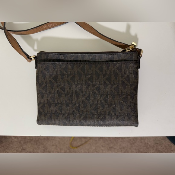 Michael Kors - Fulton Double Zip Crossbody / Jet Set Print - Picture 7 of 9